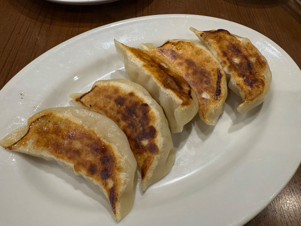 「やみつき餃子(5個)280円+他いろいろ」@中華料理 福龍の写真