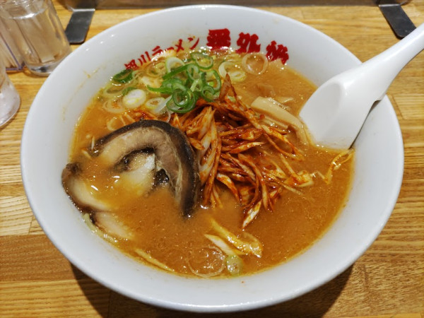 「味噌辛ねぎラーメン（麺少なめ）」@旭川ラーメン 番外地 北口店の写真