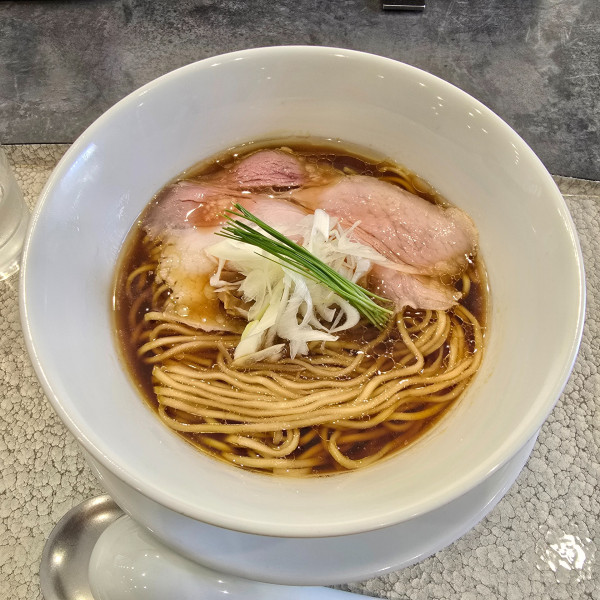 「中華そば 醤油」@宍道湖しじみ中華蕎麦 琥珀 池袋店の写真