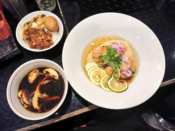 「【限定】鰤と松茸と臼杵カボスの昆布水つけ麺、など」@トーキョーニューミクスチャーヌードル 八咫烏 CHIKARABOの写真