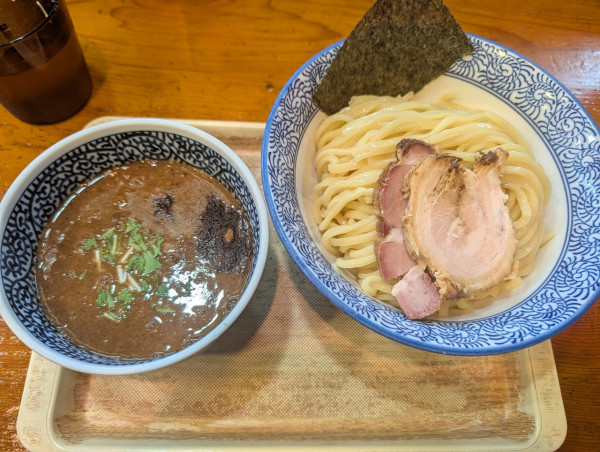 「濃厚つけめん1000円+豚チャーシュー250円」@まといの写真