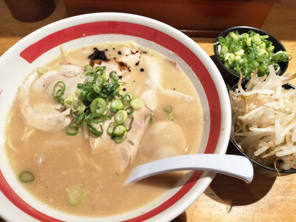 「ありうまラーメン＋ねぎ＋もやし」@あらうま堂 桜橋口店の写真