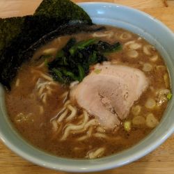 家系とんこつ醤油ラーメン