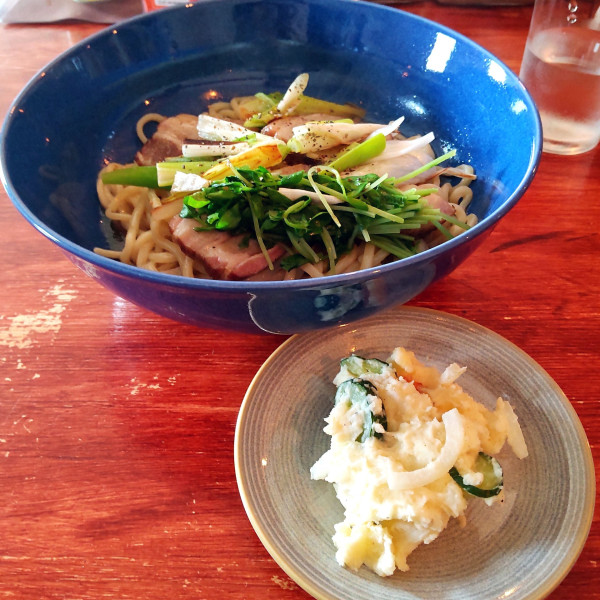 「手作りベーコンと焼ネギの温かい汁なしまぜめん（￥1,200）」@平林食堂の写真