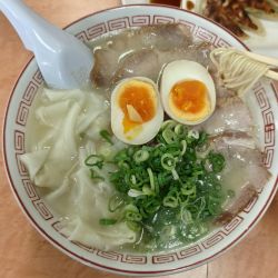 三種盛らーめん煮玉子（1170円）、お昼限定サービス、ビール