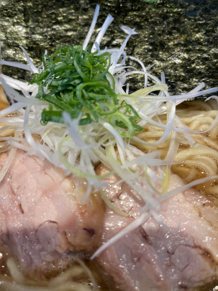 「豚骨醤油大盛り　900円　280グラム　かえだま」@豚骨醤油 三輪の写真