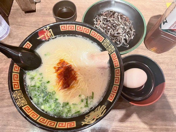 「天然とんこつラーメン」@一蘭 四日市三ツ谷店の写真