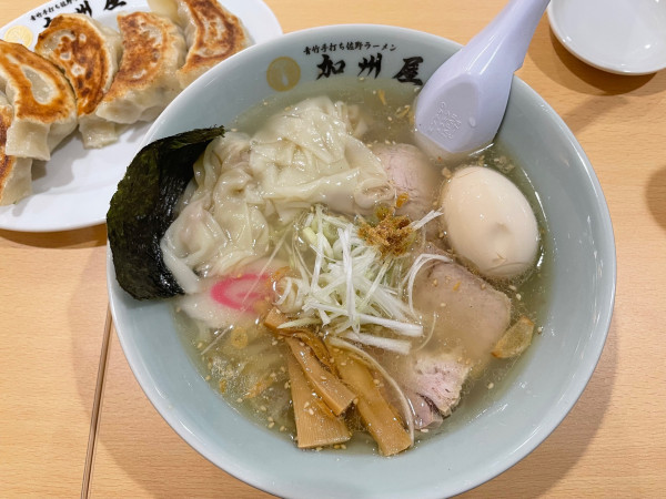 「塩ラーメン+味玉、ワンタン」@青竹手打ち佐野ラーメン 加州屋の写真
