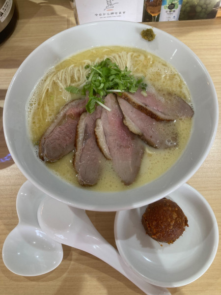 「白湯鴨そば（塩）　ラーパス　みそ玉」@支那そば まるこうの写真