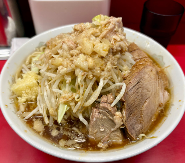 「小ラーメン硬め(ニンニク少し、他全部増し)」@ラーメン二郎 上野毛店の写真