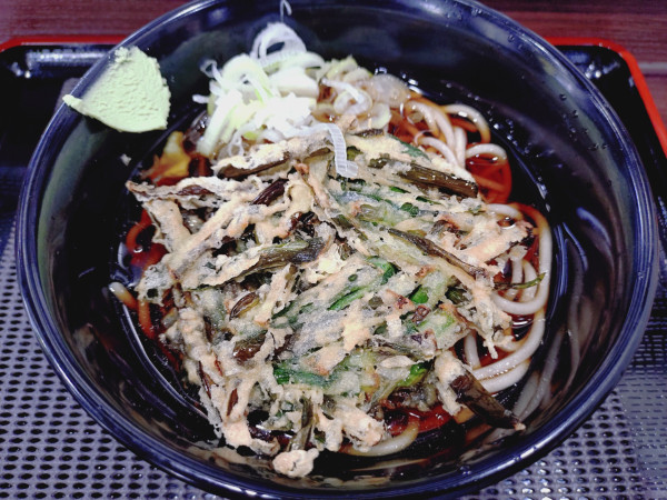 「ニラ天そば（冷）　５８０円　※」@立喰いそば 梅市の写真