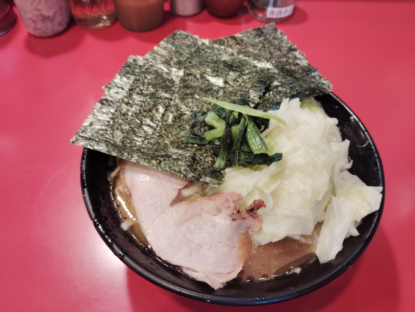 「ラーメン　　880円    キャベツ　100円」@家系総本山 ラーメン吉村家の写真