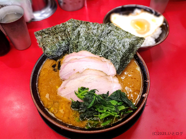 「チャーシューメン（３枚）大盛」@IEKEI_TOKYO 王道家直系の写真