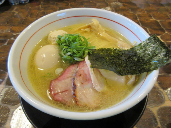 「特級塩蕎麦（１２５０円）」@特級鶏蕎麦 龍介の写真