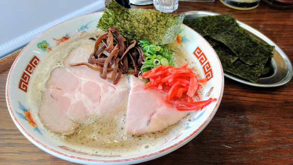 「濃厚ラーメン(細麺)＋海苔」@ラーメンかなやの写真