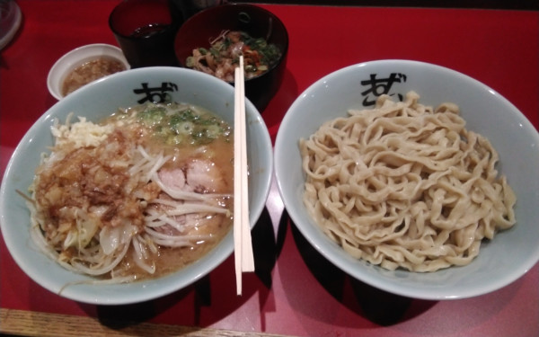 「つけ麺少なめ¥1150 おつまみ付きビール¥500」@ラーメンきずなの写真