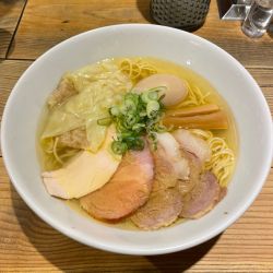 軍鶏特製塩ラーメン