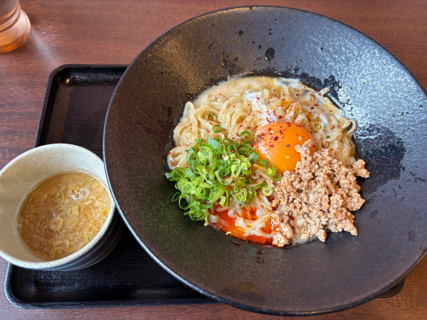 「担担まぜそば卵黄のせスープ付き（1000円）」@昭島昆布水つけ麺ハルノオトの写真