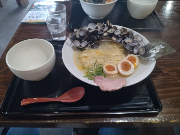 「しじみ塩しじみ増し増し+味玉¥1200-」@かみあり製麺の写真