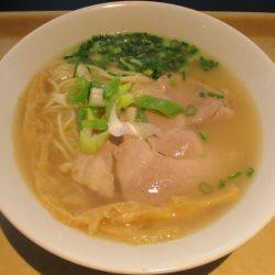 ＜麺屋菜々兵衛＞鶏白湯（塩）980円