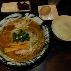 とんこつ・牛骨ラーメン龍瞳 シャミネ鳥取店の画像
