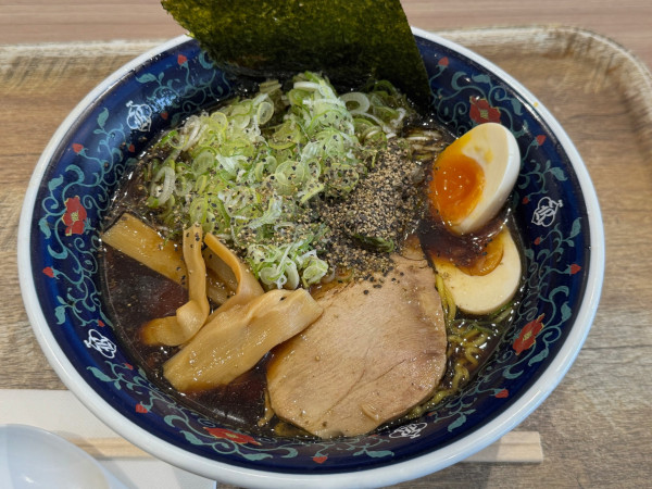 「松本ブラック中華そば　煮玉子トッピング　ネギトッピング」@凌駕IDEA イオンモール松本店の写真