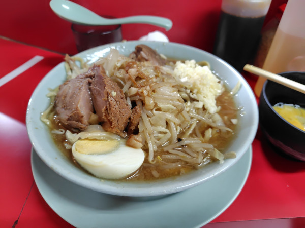 「ラーメン少な目(300g)¥1100」@ラーメン富士丸 西新井大師店の写真