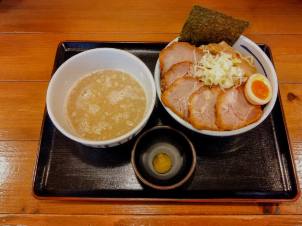 「塩豚骨つけ麺（中盛り）＋肉増しトッピング」@つけ麺 秋山の写真