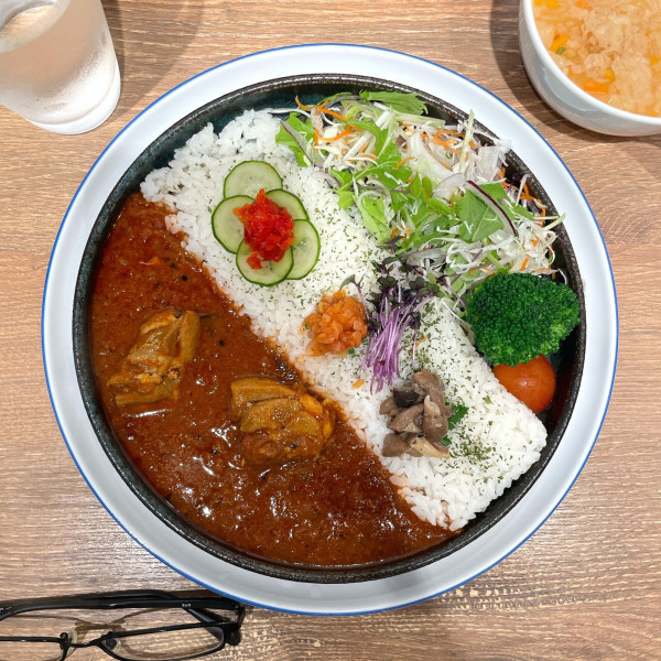 「辛口スパイスチキンカレー」@グランドールの写真