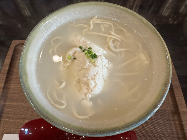 「ゆしどうふそば　900円」@いつでも朝ごはん 東町店の写真