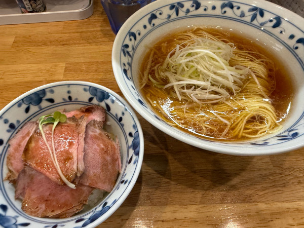 「かけそばとローストビーフ丼セット」@鴨らぁ麺 初花の写真