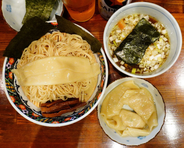「奈つやのもちもち雲呑味玉つけそば（麺少なめ）＋味玉＋黒ラベル」@奈つやの中華そばの写真