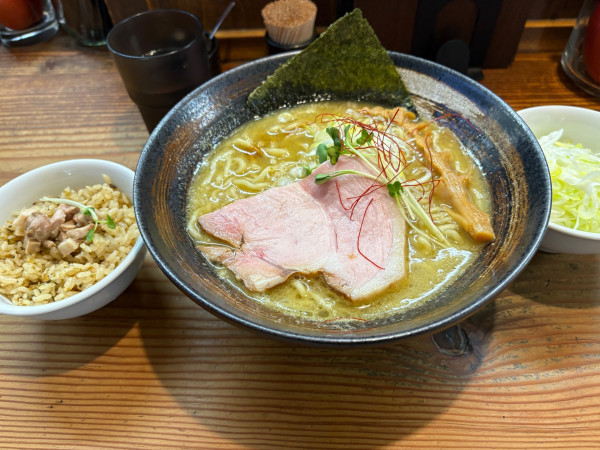 「濃厚牡蠣そば」@貝だしラーメン 貝ガラ屋の写真