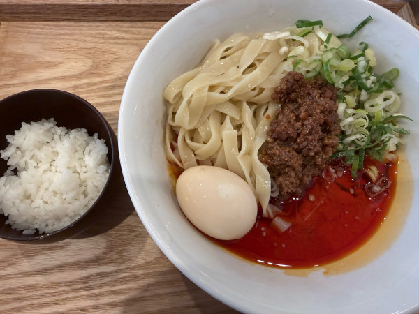 「汁なし担々麺と味玉とサービスライス」@麺屋 らいこうの写真