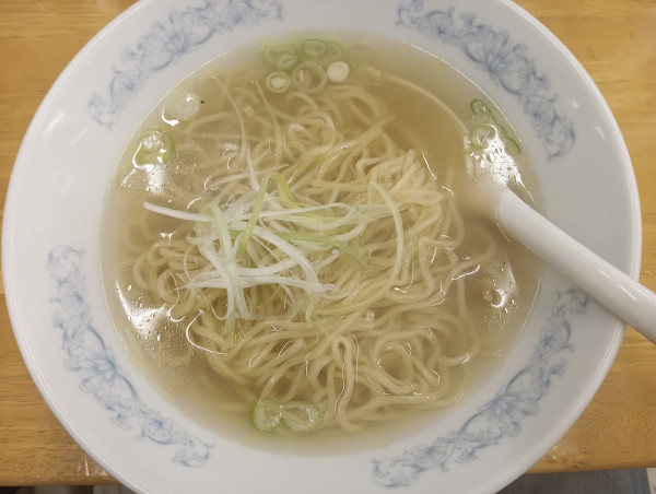 「素ラーメン・塩vs素ラーメン・醤油」@ぎょうざの満洲 荻窪南店の写真