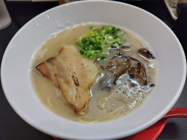 「信州博多とんこつラーメン　白」@楽乃里の写真