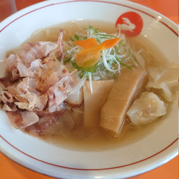 「ワンタンチャーシュー麺（追い鰹あり）」@中華そば うさぎの写真