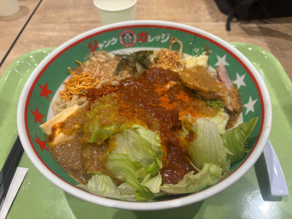 「チリトマ冷やしまぜそば」@ジャンクガレッジ カインズ朝霞店の写真