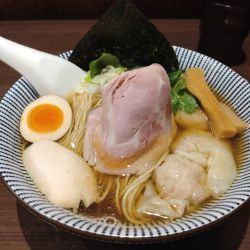 わんたん煮干しそば白醤油大盛り