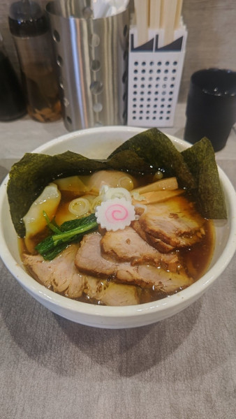 「醤油全部のせら～麺」@手打ち 蓮の写真