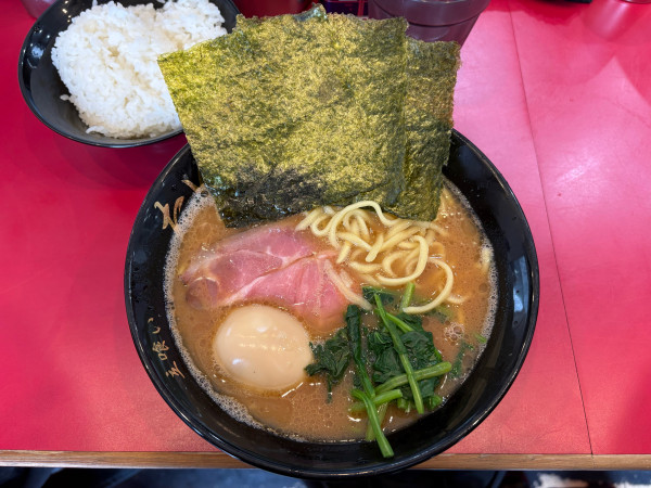 「らぁめん 味玉」@立喰いらぁめん たいせいの写真