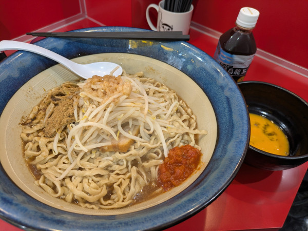 「大ラーメン➕魚粉➕生卵➕麺増し」@麺屋 桐龍 久喜店の写真