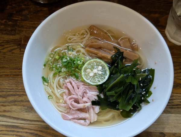 「冷やしイリコそばワカメ増量」@中華そば いぶきの写真