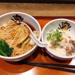 鴨出汁中華そば(醤油・大盛・雑炊用ごはん小・1490円)