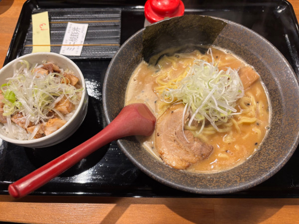 「味噌ラーメン　ミニチャーシュー丼」@つけ麺 つるべえの写真