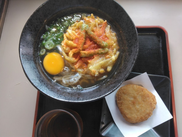 「モーニング野菜天そば490円選択玉子、JAFでメンチカツ無料」@スマル亭 1号店の写真