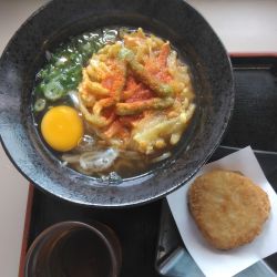 モーニング野菜天そば490円選択玉子、JAFでメンチカツ無料