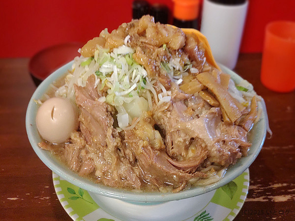 「ラーメン 400g（＋得製＋豚１枚＋ネギ＋チーズ＋やさい＋味」@龍麺 ふえ郎の写真