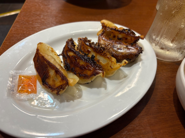 「餃子(5個)350円+清せ家ブラック900円 他」@横浜家系 清せ家の写真