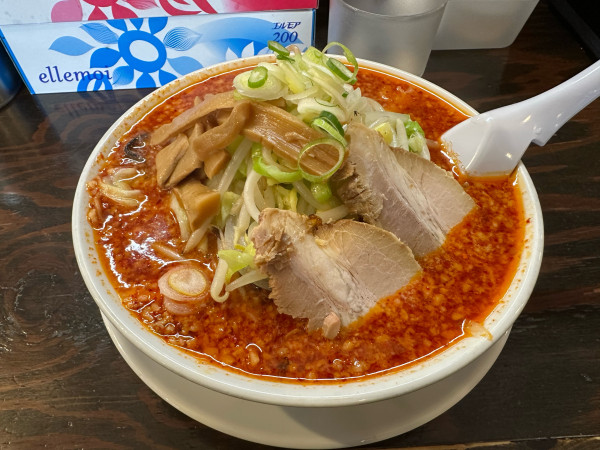 「背脂辛子タンメン+半チャーハン」@ラーチャン家 女池本店の写真